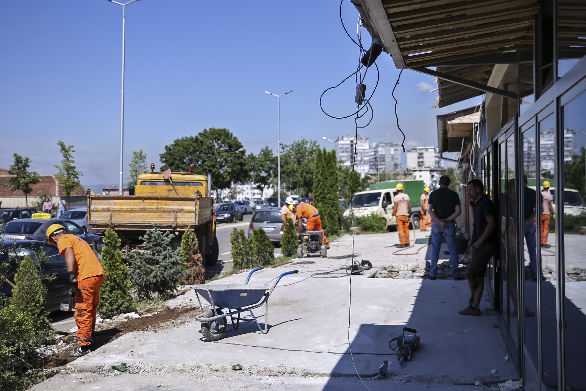 Prishtina Online Drejtoria e Inspeksionit liron trotuarin e rrugës